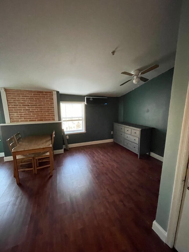 927 N Calvert St, Unit 3R in Baltimore, MD - Building Photo - Building Photo