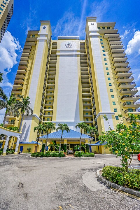 2797 1st St, Unit 2202 in Ft. Myers, FL - Building Photo