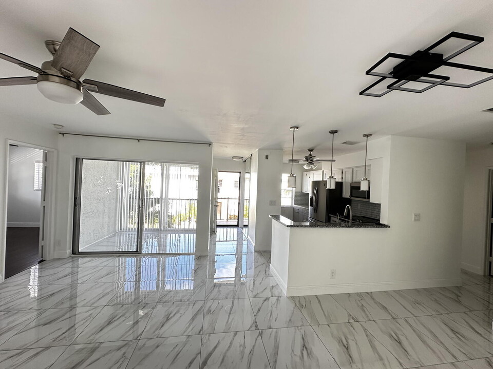 6586 Southurst Terrace in Delray Beach, FL - Building Photo