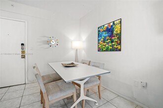 335 Ocean Dr in Miami Beach, FL - Building Photo - Building Photo