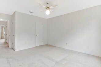 12710 Dunhill Dr in Tampa, FL - Building Photo - Building Photo