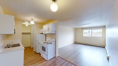 9515-9100 100 Ave. in Grande Prairie, AB - Building Photo - Building Photo