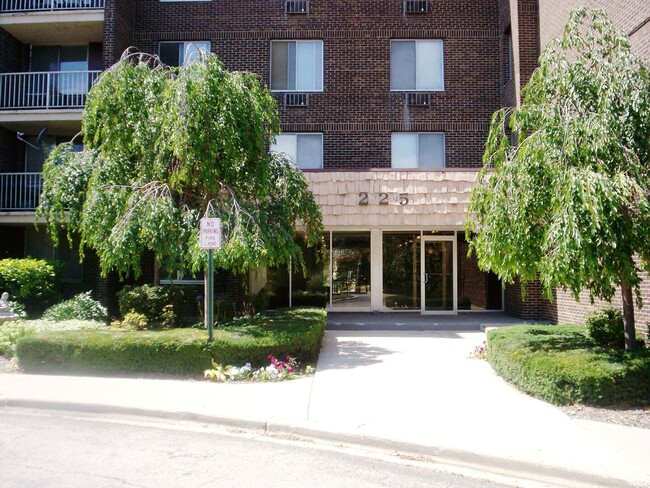 225 S Rohlwing Rd in Palatine, IL - Building Photo - Building Photo