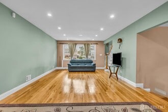 29 Christopher Ln in Colonia, NJ - Building Photo - Building Photo
