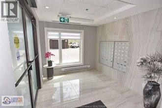 728 Brownstone Dr in Lakeshore, ON - Building Photo - Building Photo