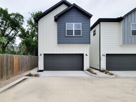 8014 Huntington Spgs Ln in Houston, TX - Building Photo