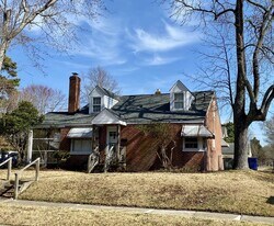 8852 Stratford St in Norfolk, VA - Building Photo