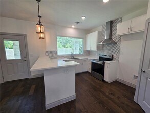 2105 Tiger Trail, Unit 701 in Round Rock, TX - Building Photo - Building Photo