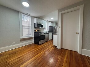 2052 N Dayton St in Chicago, IL - Building Photo - Building Photo