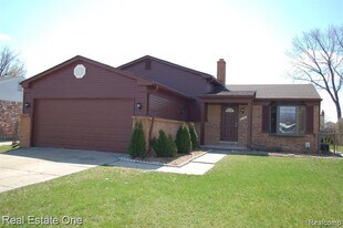 5102 Franklin Park Dr in Sterling Heights, MI - Building Photo