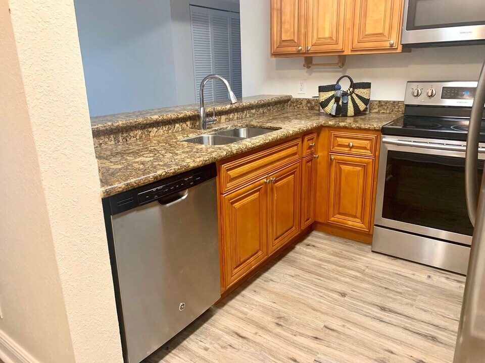 1621 Balfour Point Dr-Unit -G in West Palm Beach, FL - Building Photo