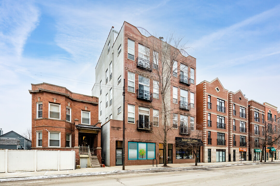 2039-2041 W Belmont Ave in Chicago, IL - Building Photo