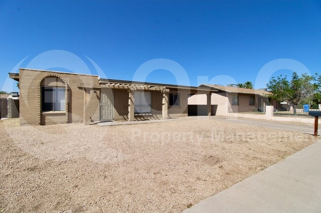 property at 4050 E St Anne Ave