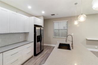 17116 SW 39th Ct in Miramar, FL - Foto de edificio - Building Photo