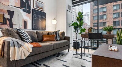 515 N St Clair St in Chicago, IL - Foto de edificio - Building Photo