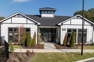 Novo Hickory Highlands in Antioch, TN - Foto de edificio - Building Photo