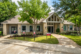 Park Creek in Fort Worth, TX - Foto de edificio - Building Photo