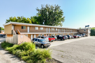 Buffalo Motel in Jamestown, ND - Building Photo - Building Photo