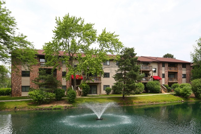 Pebbleshire Apartments in Vernon Hills, IL - Building Photo - Building Photo