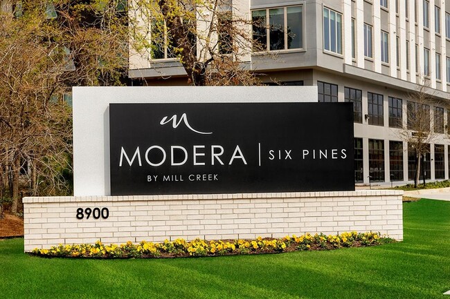8900 Six Pines Dr in The Woodlands, TX - Building Photo - Building Photo