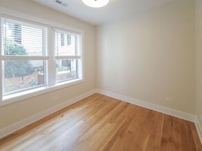 2017 W Ainslie St, Unit 3 in Chicago, IL - Foto de edificio - Building Photo