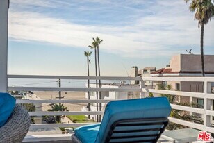 30 Galleon St in Los Angeles, CA - Building Photo