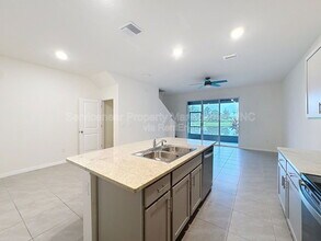32988 Major Oak Dr in Wesley Chapel, FL - Building Photo - Building Photo