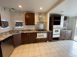 8 Whipple St in Lowell, MA - Building Photo - Building Photo