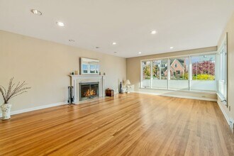 2011 36th Ave W in Seattle, WA - Building Photo - Building Photo