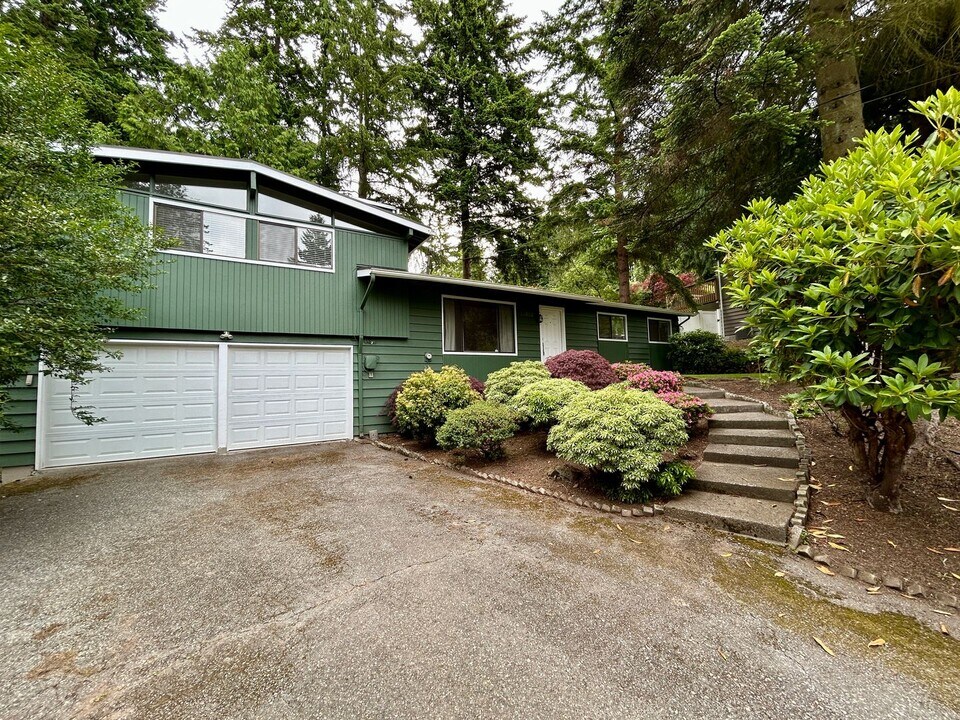 14613 57th Pl W in Edmonds, WA - Foto de edificio