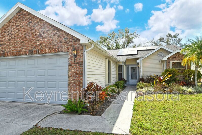5029 82nd Way E in Sarasota, FL - Building Photo