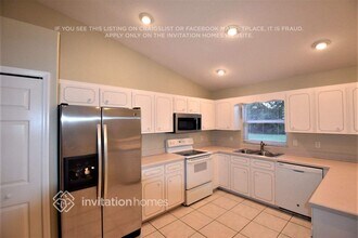 3104 Pine Tree Dr in Edgewater, FL - Foto de edificio - Building Photo