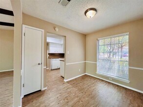1508 Thornridge Rd in Austin, TX - Foto de edificio - Building Photo