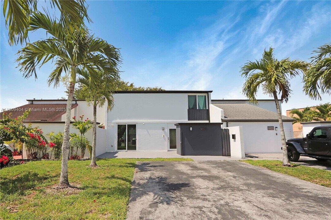12340 SW 20th Terrace in Miami, FL - Building Photo