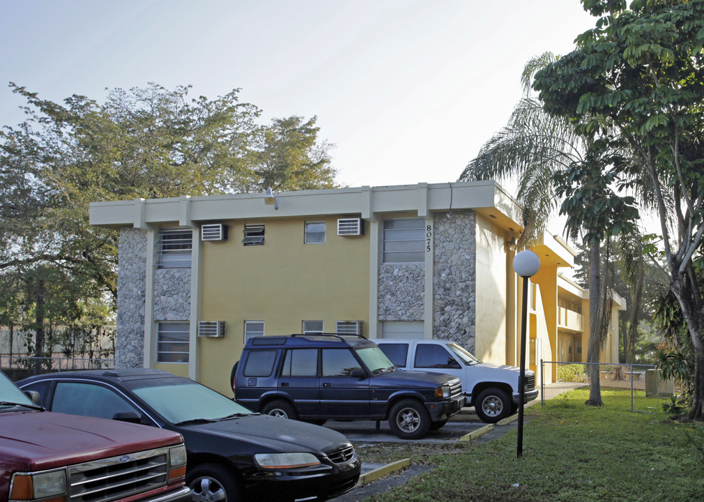 Dadeland Cove in Miami, FL - Building Photo