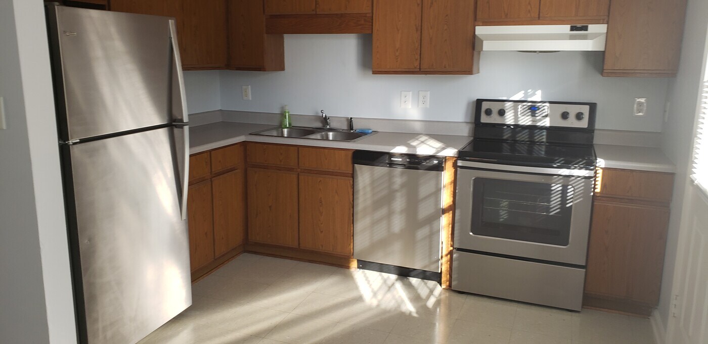 613 S East Railroad St, Unit Lyn-Mor Place in Wallace, NC - Foto de edificio