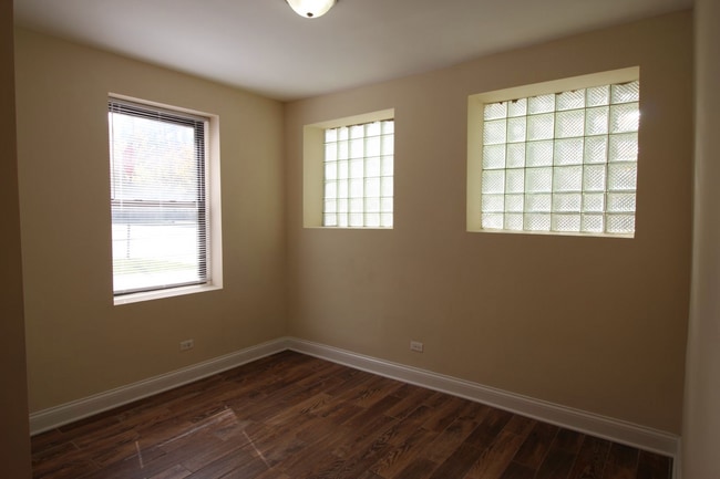 5003 N Sawyer Ave, Unit GDN in Chicago, IL - Building Photo - Building Photo