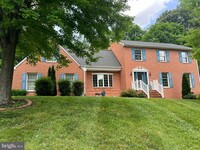 111 Launchris Dr, Unit 32-34 in Winchester, VA - Building Photo - Building Photo