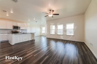 1304 Renoir Dr in Little Elm, TX - Foto de edificio - Building Photo