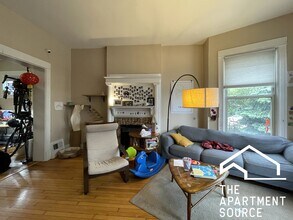 3434 W Drummond Plz, Unit 1 in Chicago, IL - Building Photo - Building Photo