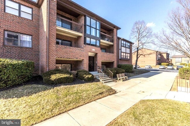 property at 2 Juliet Ln