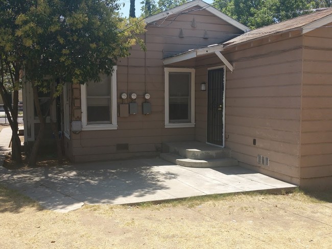 2417 E Lewis Ave in Fresno, CA - Building Photo - Building Photo