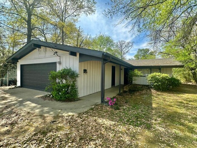 2327 E Devine St in Tyler, TX - Building Photo - Building Photo