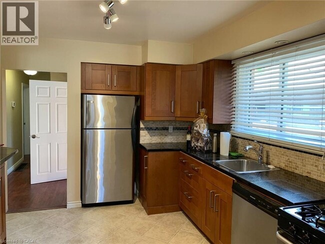 216 W 16th St in Hamilton, ON - Building Photo - Building Photo