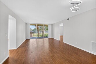 5260 NW 2nd Ave in Boca Raton, FL - Building Photo - Building Photo