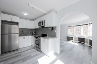 8-8 Wellington St W in Brampton, ON - Building Photo - Building Photo