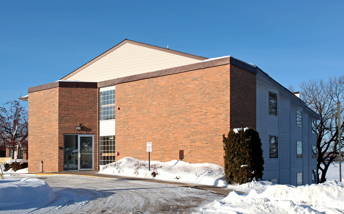 Lakeshore Estates in Sauk Centre, MN - Building Photo