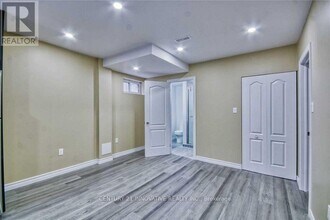 359 Rathburn Rd in Toronto, ON - Building Photo - Building Photo