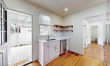 900 Second St in Neptune Beach, FL - Foto de edificio - Building Photo