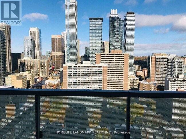 28 Wellesley St E in Toronto, ON - Building Photo - Building Photo